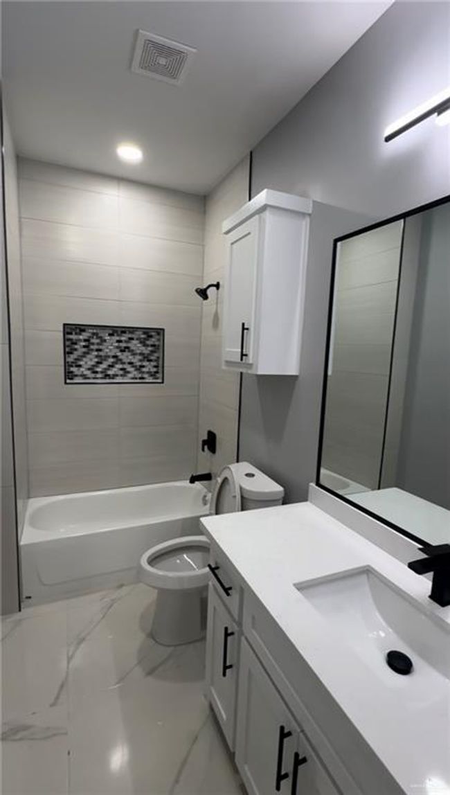 APT-4 - 1313 S Xanthia St, Condo with 2 bedrooms, 2 bathrooms and 2 parking in Alton TX | Image 7