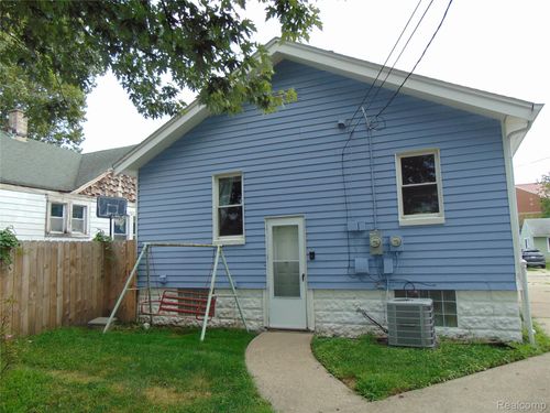 613 Woodruff Ave, Hazel Park, MI, 48030-3606 | Card Image
