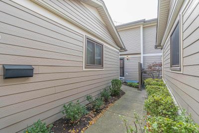 442 Swan Boulevard, Townhouse with 3 bedrooms, 2 bathrooms and 2 parking in Deerfield IL | Image 2