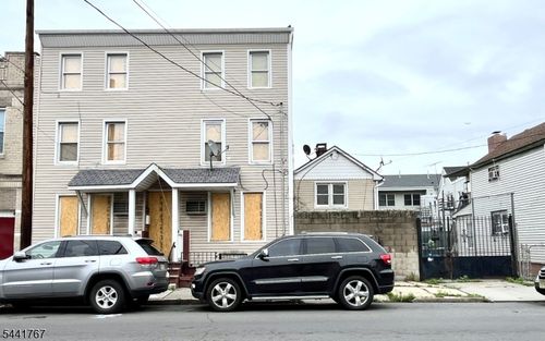 146 Pacific St, Newark, NJ, 07105-1535 | Card Image