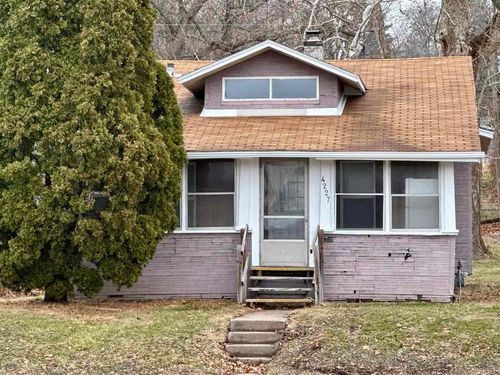 4227 11th St, Rock Island, IL, 61201-6745 | Card Image