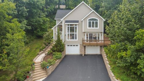 30329 Beachview Ln, Waterford, WI, 53185-3441 | Card Image