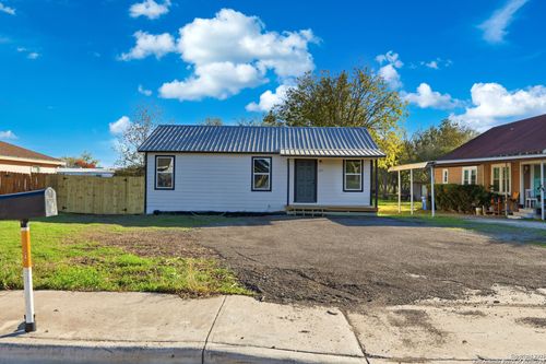 127 Roosevelt Dr, Seguin, TX, 78155-1749 | Card Image