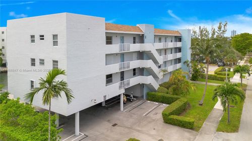 apt-303-3868 Ne 169th St, North Miami Beach, FL, 33160-3210 | Card Image