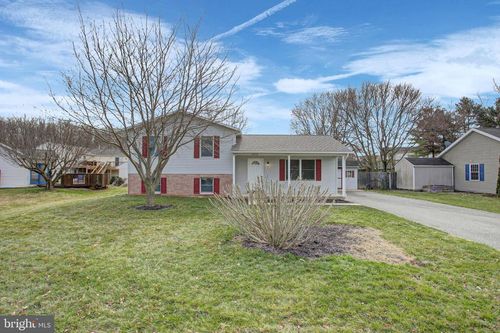 1612 Magnolia Ct, CHAMBERSBURG, PA, 17202-8415 | Card Image