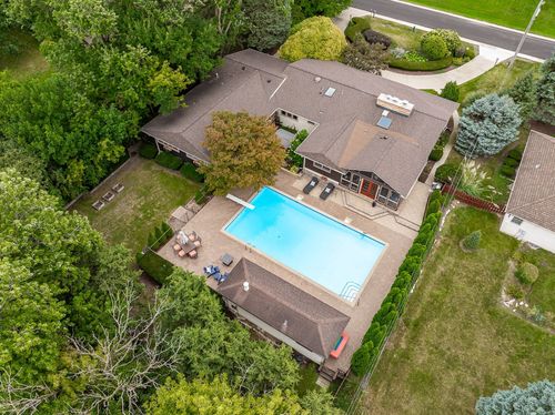 12 Meadowood Dr, Oak Brook, IL, 60523-1555 | Card Image