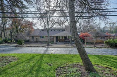 32781 W Eleven Mile Road, Home with 5 bedrooms, 5 bathrooms and null parking in Farmington Hills MI | Image 3