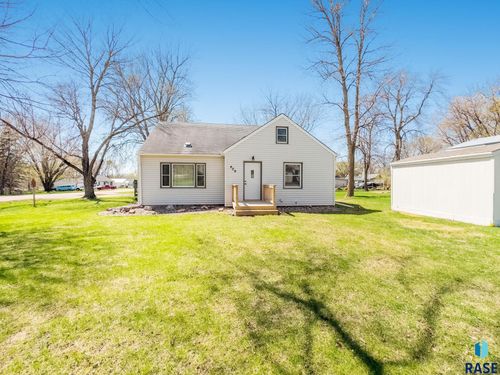 409 Boxelder St, Valley Springs, SD, 57068-7710 | Card Image