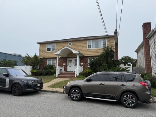 1324 M St, Elmont, NY, 11003-4706 | Card Image