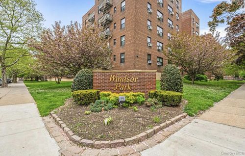 3l-75-08 Bell Boulevard, New York, NY, 11364 | Card Image