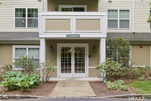 101-26 Schoolhouse Dr, West Hartford, CT, 06110-1437 | Card Image