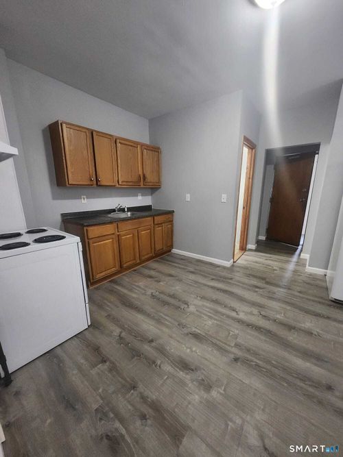 31 Whitmore Street, Hartford, CT, 06114 | Card Image