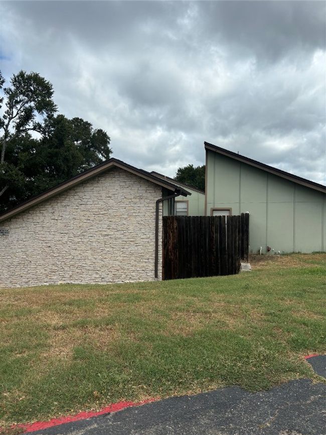 1700 Timber Ridge Dr, Townhouse with 3 bedrooms, 2 bathrooms and 2 parking in Austin TX | Image 20