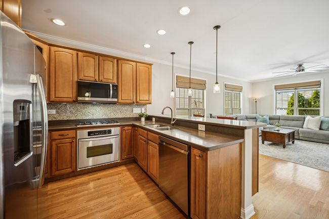 2306 Sundrop Dr, House other with 3 bedrooms, 4 bathrooms and 2 parking in Glenview IL | Image 7
