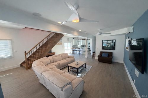 65 New Hampshire St, Long Beach, NY, 11561-1335 | Card Image