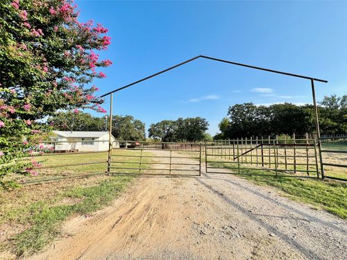 105 Wood River Rd, Millsap, TX, 76066-2211 | Card Image