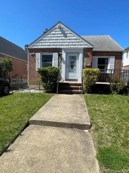 5816 198th St, Fresh Meadows, NY, 11365-1722 | Card Image