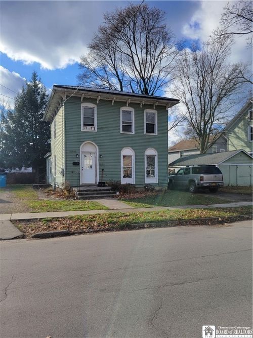 38 White St, Fredonia, NY, 14063-1818 | Card Image