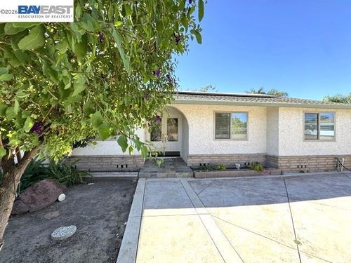 3740 Roundhill Dr, Pittsburg, CA, 94565-5624 | Card Image