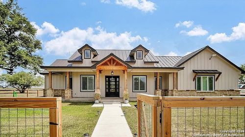 976 County Road 7718, Devine, TX, 78016 | Card Image