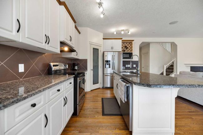 1260 Everridge Drive Sw, Home with 5 bedrooms, 3 bathrooms and 5 parking in Calgary AB | Image 12