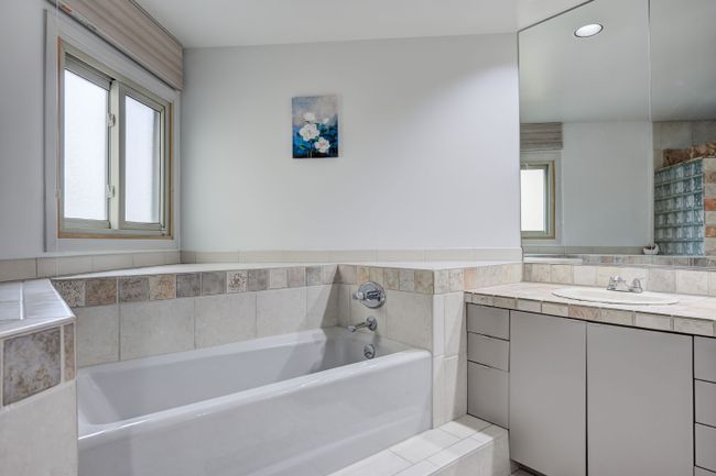6255 Celeste Rd, Condo with 4 bedrooms, 4 bathrooms and null parking in West Bloomfield MI | Image 32