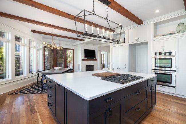Kitchen Dining Area | Image 17