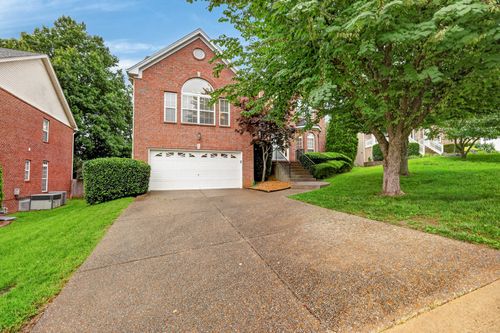 105 Lighthouse Cir, Hendersonville, TN, 37075-4893 | Card Image