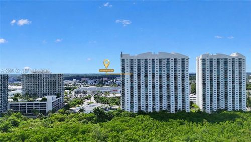 2008-14951 Royal Oaks Ln, North Miami, FL, 33181-2482 | Card Image