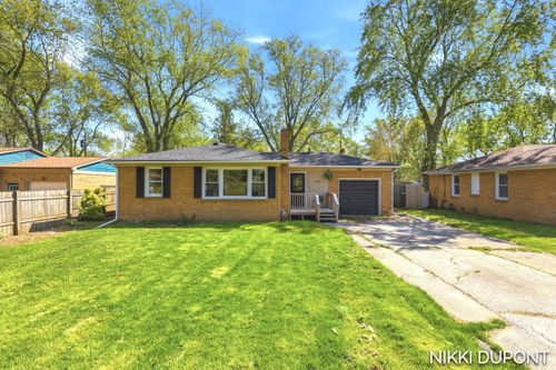 382 Dale Ave, Benton Harbor, MI, 49022-7016 | Card Image