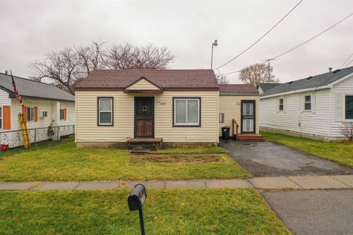 1383 Connell St, Burton, MI, 48529-2202 | Card Image