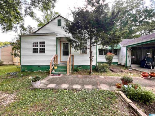 546 Charleston Dr, Bessemer, AL, 35020-2422 | Card Image