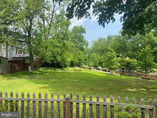 8111 Oaklake Ct, Townhouse with 4 bedrooms, 3 bathrooms and null parking in ALEXANDRIA VA | Image 5