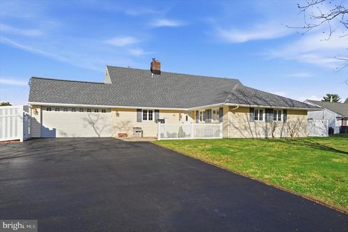 28 Sycamore Rd, LEVITTOWN, PA, 19056-2223 | Card Image
