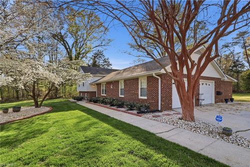 2005 Hunterwoods Dr, High Point, NC, 27265-9573 | Card Image