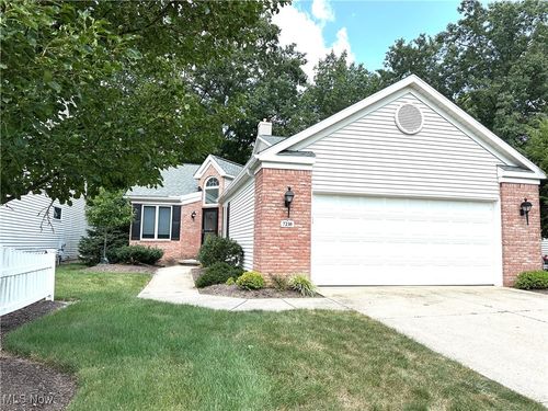 7230 W Baldwin Reserve Dr, Middleburg Heights, OH, 44130-5662 | Card Image