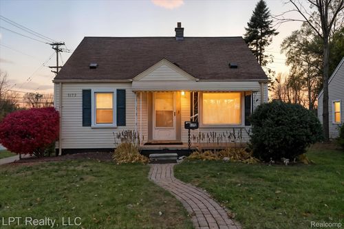 5172 Hazel St, Dearborn Heights, MI, 48125-1224 | Card Image