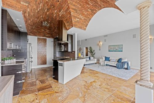 2205-1900 Consulate Pl, West Palm Beach, FL, 33401-1816 | Card Image