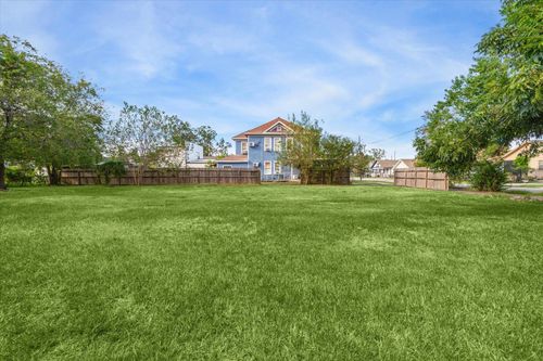 220 Latham St, Houston, TX, 77011-3320 | Card Image