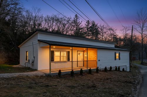 388 E Center St, Beattyville, KY, 41311-9213 | Card Image