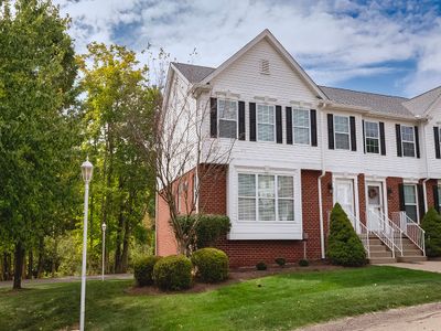 301 Lakeview Ct, Condo with 3 bedrooms, 2 bathrooms and 2 parking in Adams Twp PA | Image 1