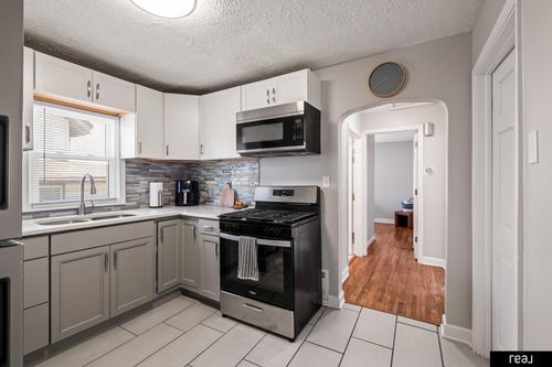 7074 Binney St, Omaha, NE, 68104-3149 | Card Image