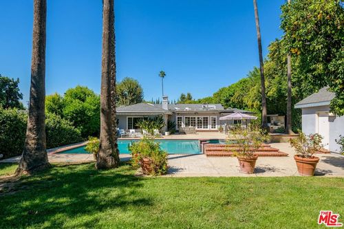 8760 White Oak Ave, Sherwood Forest, CA, 91325-3127 | Card Image