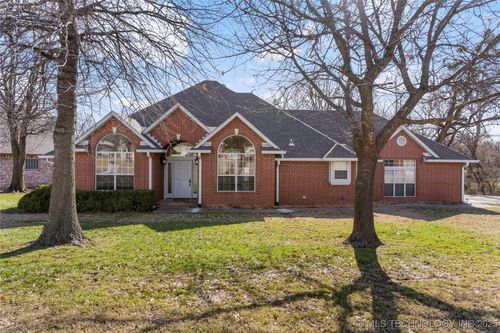 201 Woodview Ln, Sapulpa, OK, 74066-3738 | Card Image