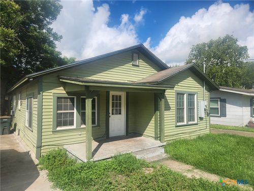 210 S Avenue E, Shiner, TX, 77984-7114 | Card Image