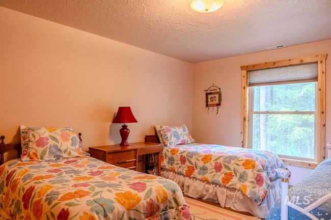 6 Three Point Rd, House other with 4 bedrooms, 3 bathrooms and 2 parking in Cascade ID | Image 17