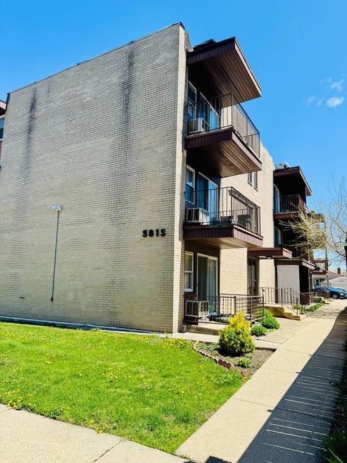 2b-5815 Spaulding Ave, Chicago, IL, 60659-3515 | Card Image