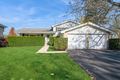 450 W Sheridan Place, House other with 3 bedrooms, 2 bathrooms and 2 parking in Lake Bluff IL | Image 1