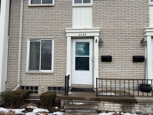 4446 15 Mile Rd, Sterling Heights, MI, 48310-5586 | Card Image