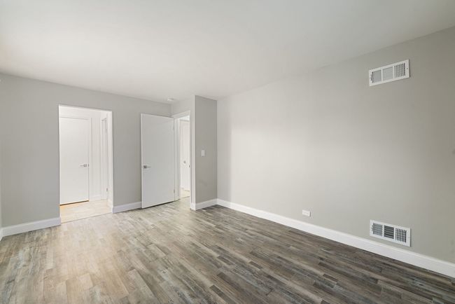 APT-102 - 5300 Carriageway Dr, Condo with 2 bedrooms, 1 bathrooms and 2 parking in Rolling Meadows IL | Image 16